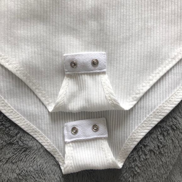 White tank bodysuit with Ruffled strapes - Picture 3 of 7